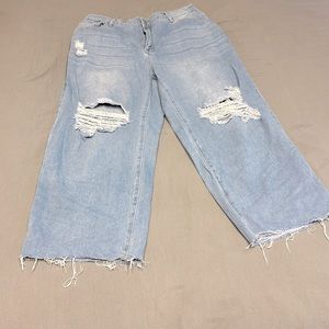 Super cute baggy light wash jeans